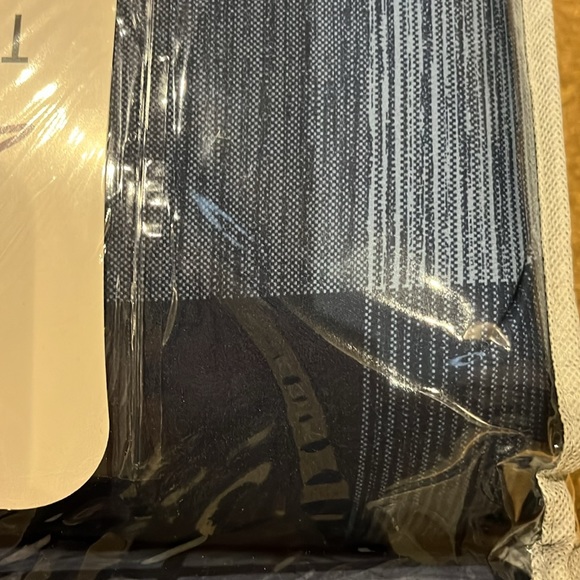 Berkshire Life Twin XL Comforter Set New with Tags - Picture 5 of 6